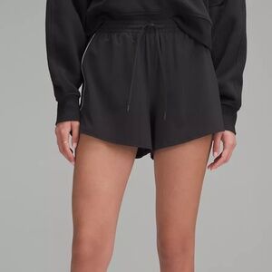 Lululemon Court Rival High-Rise Short 3" - Size 10